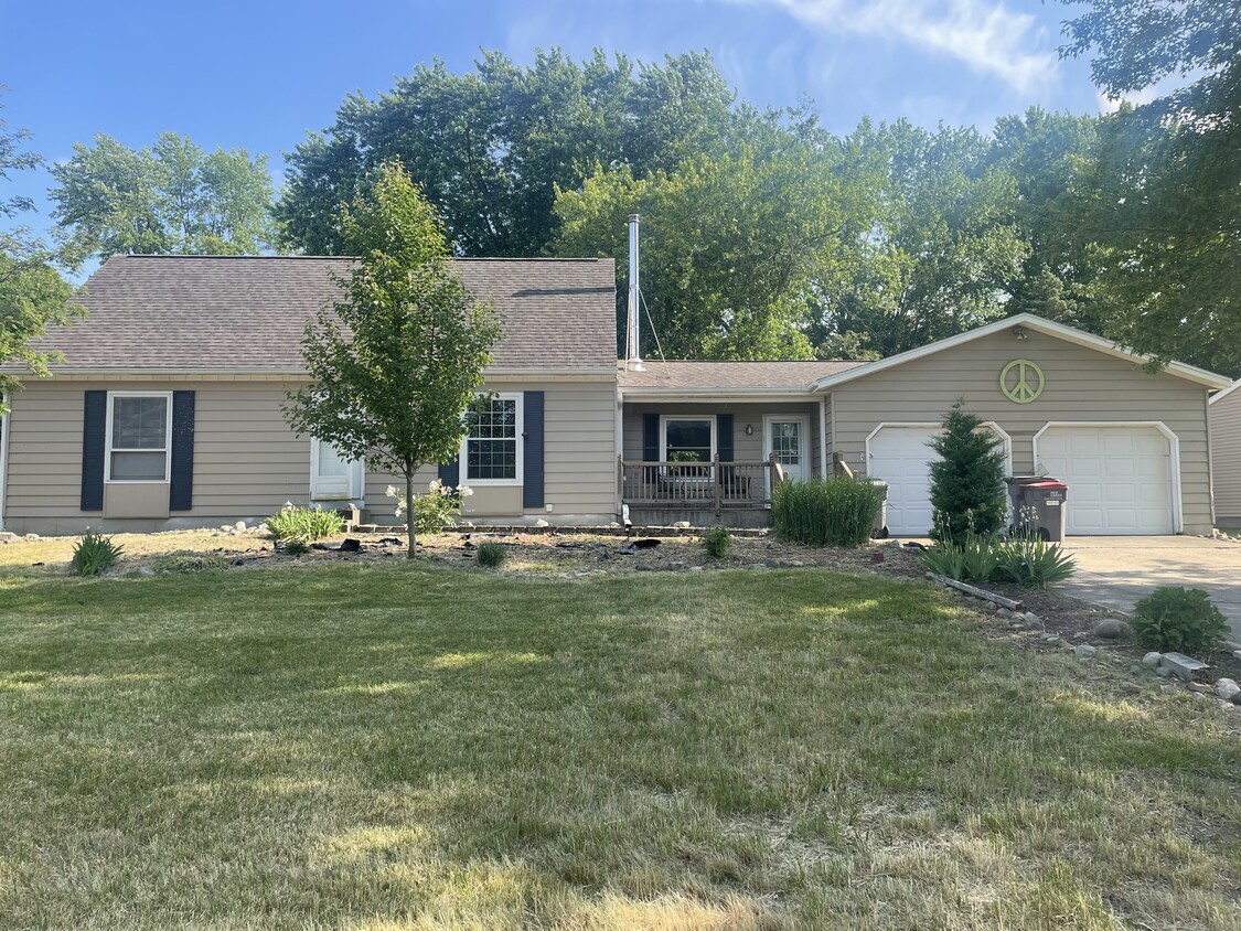 Welcoming front entrances! - 6962 Adaside Dr SE