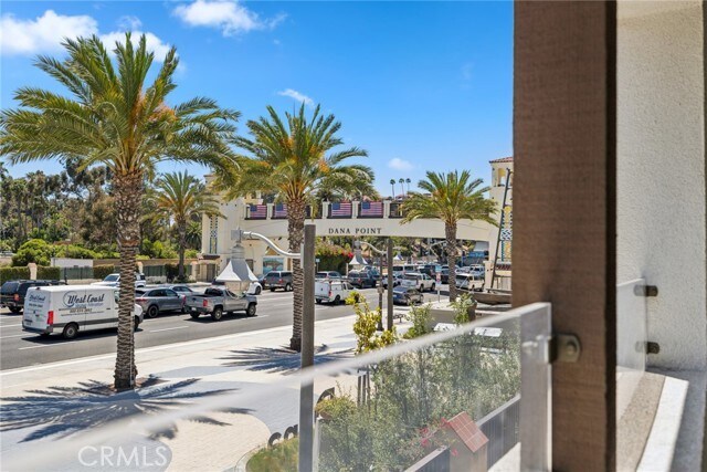 Foto del edificio - 3189 Doheny Way