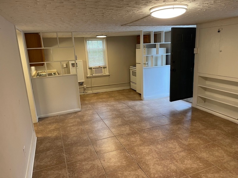 Photo - 2837 Woodrow Dr