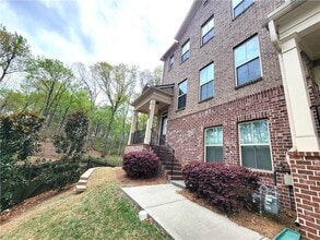 Building Photo - 600 Northaven Ave