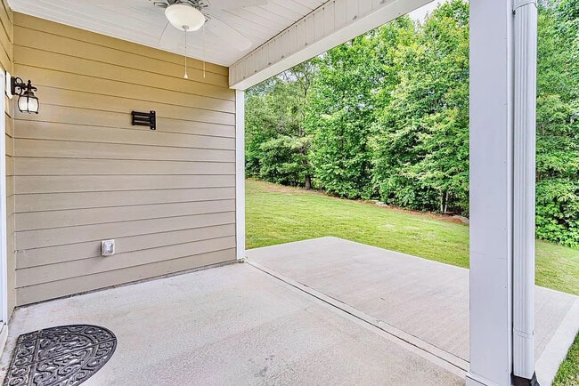 Foto del edificio - 245 Hartwood Lake Ln