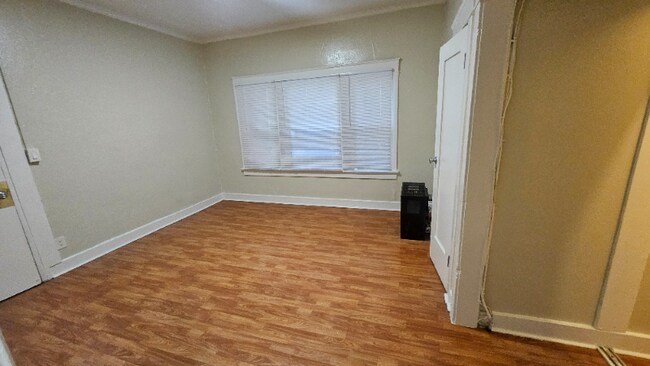 Foto del edificio - 1026 Ingraham St