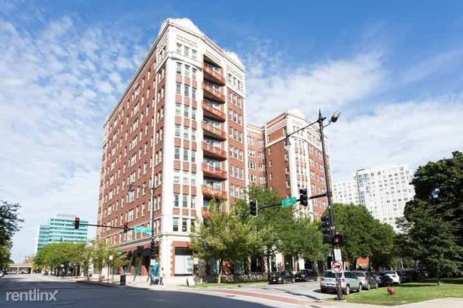 5242 S Hyde Park Blvd, Chicago, IL 60615 - Condo for Rent in Chicago ...