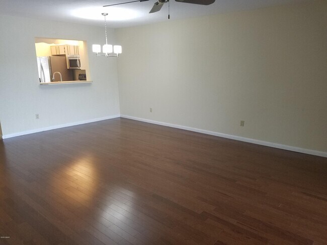 Building Photo - 210 Lemon Tree Ln