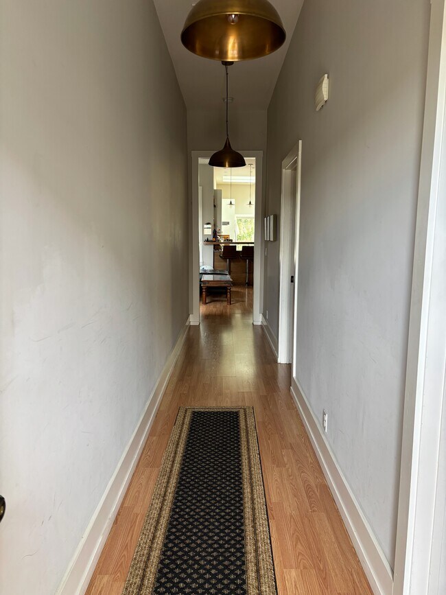 Foto del edificio - 1566 Newcomb Ave