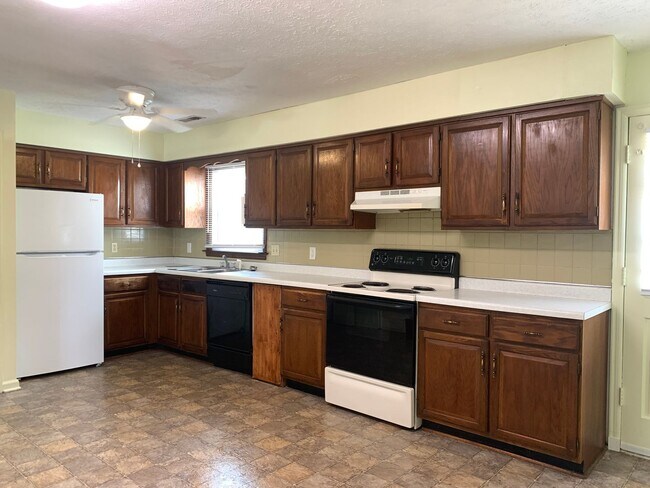 Foto del edificio - 127 Holmes Cir
