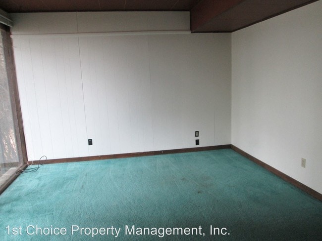 Building Photo - 2237 Lakeshore Dr