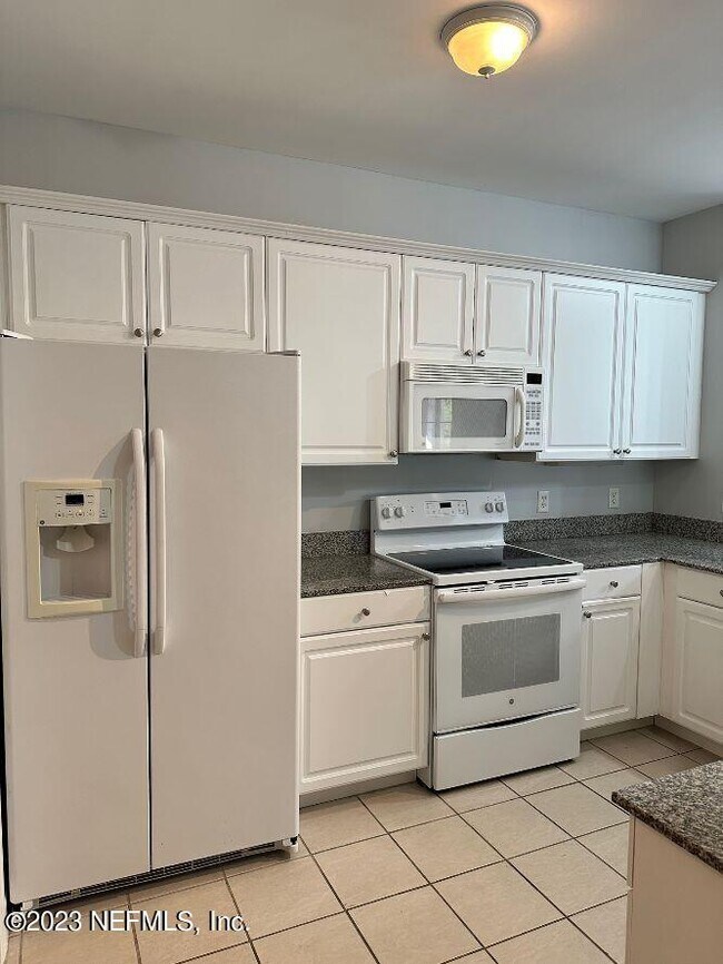 Foto del edificio - 155 Legendary Dr