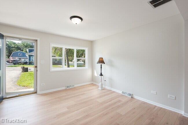 Foto del edificio - 407 E Lake Ave