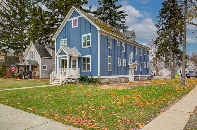 Building Photo - 620 W Ninth St