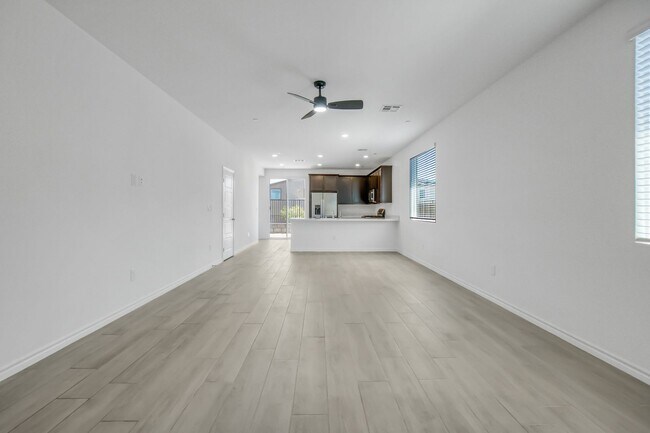 Foto del edificio - MULTI-GENERATIONAL New Build Home with En ...