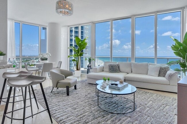 Foto del edificio - 100 South Pointe Dr