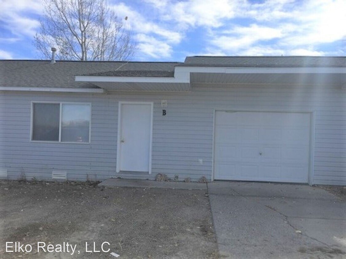 246 Country Club Pl, Spring Creek, NV 89815 Room for Rent in Spring