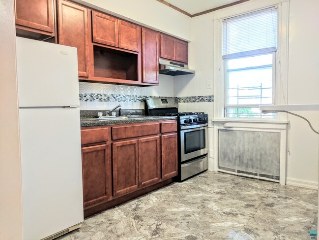 Building Photo - 6441 Admiral Ave