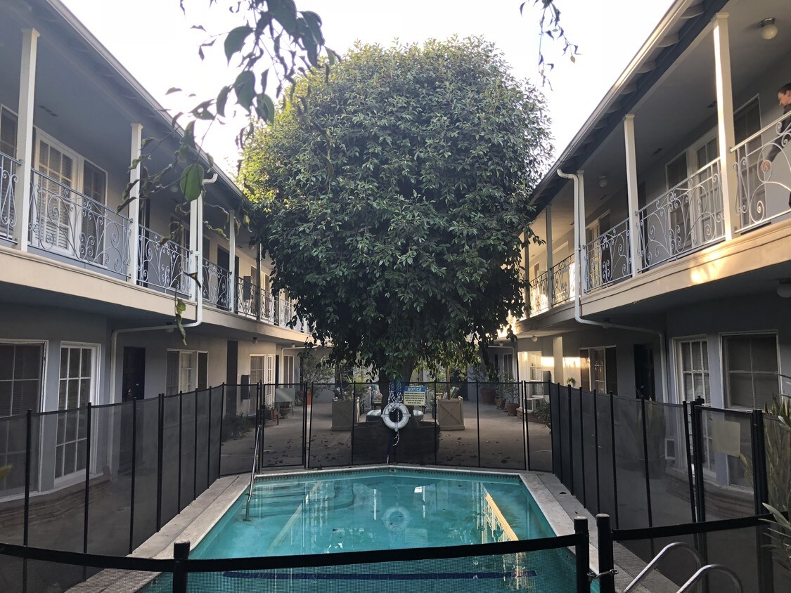 1811 N Cherokee Ave, Los Angeles, CA 90028 Apartments 1811 N Cherokee