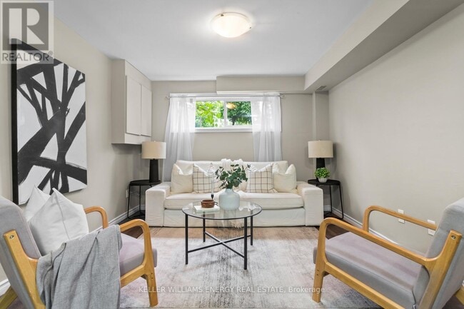 Building Photo - 929 Southdown Dr