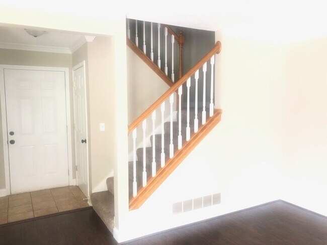 Foto del edificio - Beautiful 3B 2.5 bathroom townhouse in Blo...