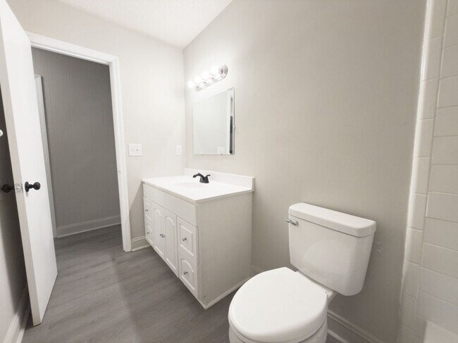 Foto del edificio - 836 White Oak Dr
