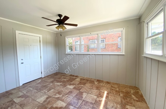 Building Photo - 107 E Blue Ridge Dr