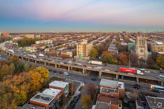 Aerial Photo - 8655 Foucher