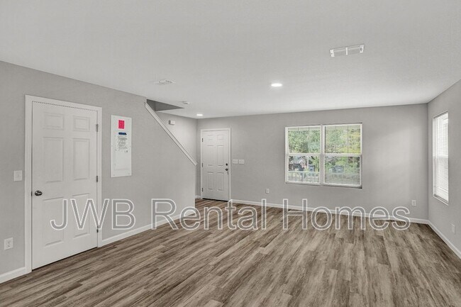 Building Photo - 2132 Clemente Dr