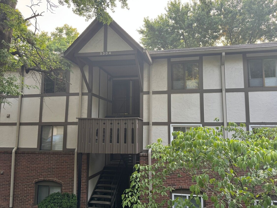 Primary Photo - Charming 3 bed 2 bath Townhouse near Nippe...