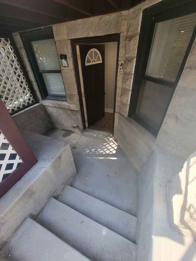 Building Photo - 3270 W Wrightwood Ave