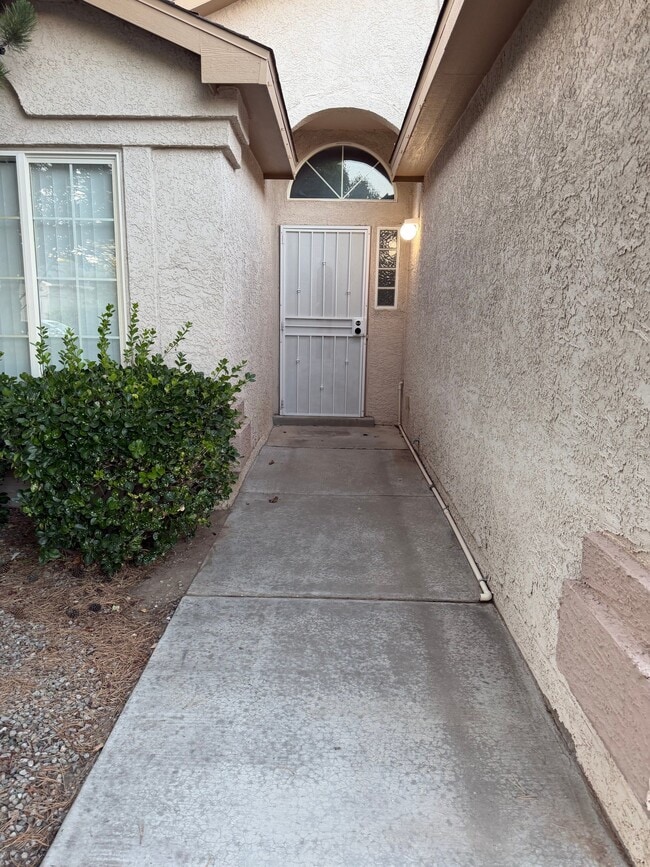 Building Photo - 749 Valley Meadows Dr
