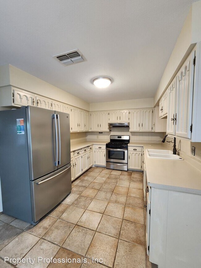 Foto del edificio - 3 br, 2 bath House - 410 Saddletree Dr.