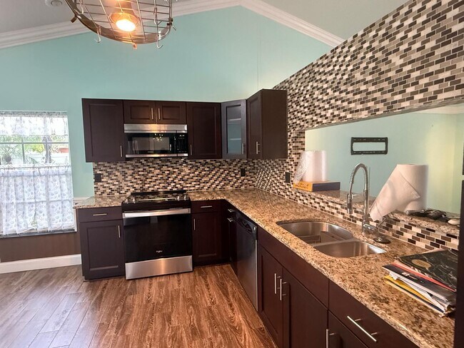 Building Photo - 9707 Sun Pointe Dr