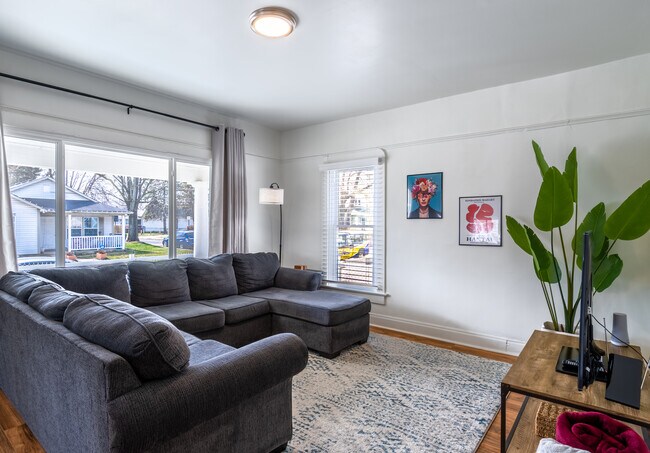 Foto del edificio - 1806 Cottage Ave