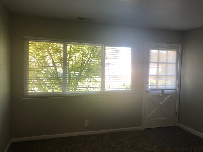 Living Room - 471 Sierra Vista Ave