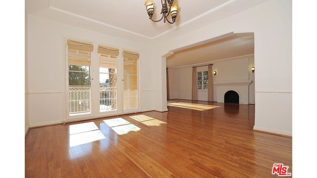 Large Formal Dining Room - 1538 S Durango Ave