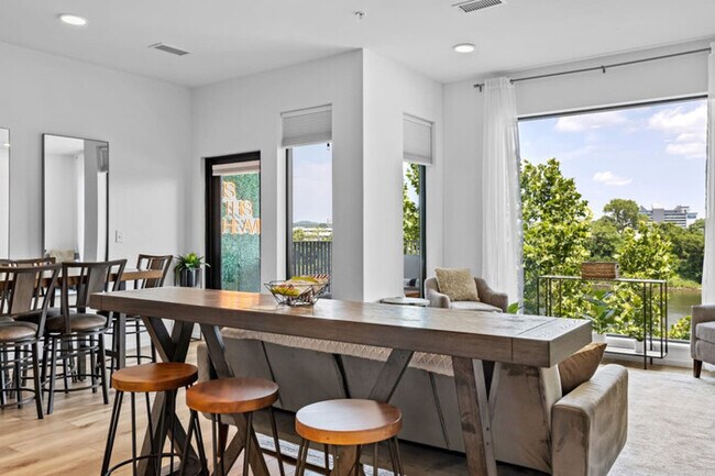 Building Photo - River View| Elevator, Balcony, Germantown,...