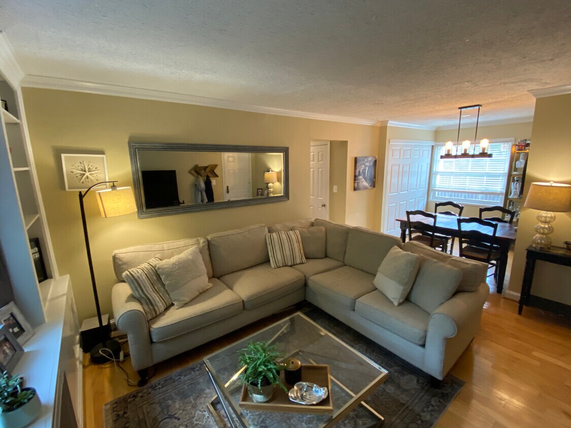 Photo - 1628 W Abingdon Dr (Alexandria, VA)