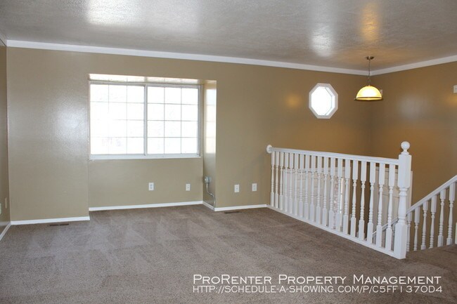 Building Photo - Great 4 Bed, 2 Bath Clearfield Home