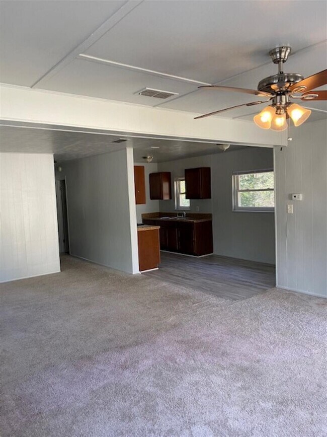 Foto del edificio - 3316 N Ridge Rd