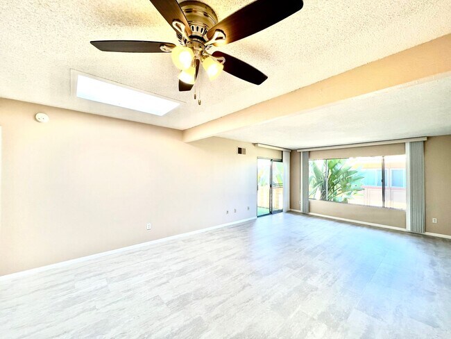 Building Photo - Newly remodeled 2B/2BA condo available in ...