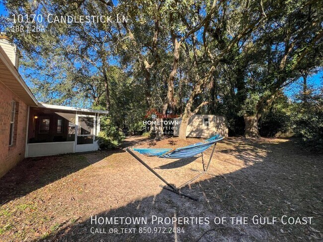 Foto del edificio - 3-Bedroom Home with Office Located in Nort...