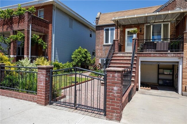 Building Photo - 3715 Nautilus Ave