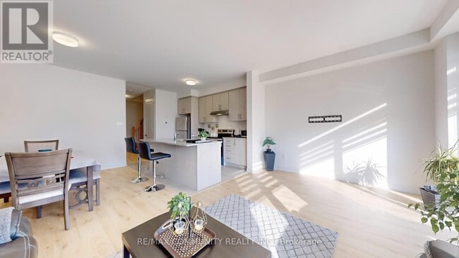 Building Photo - 537 Trevor St.