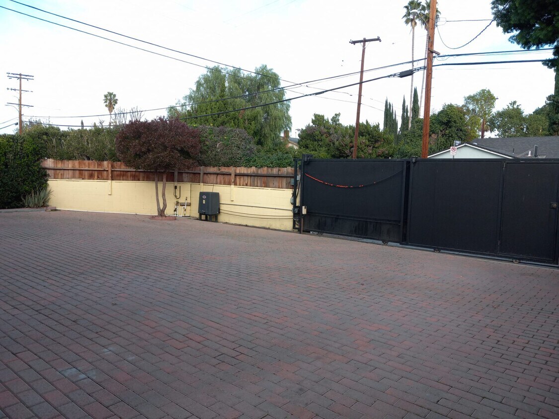 6551 Gaviota Ave, Los Angeles, CA 91406 House Rental in Los Angeles