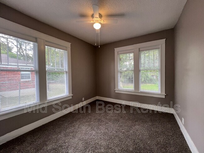 Foto del edificio - 1707 Foster Ave