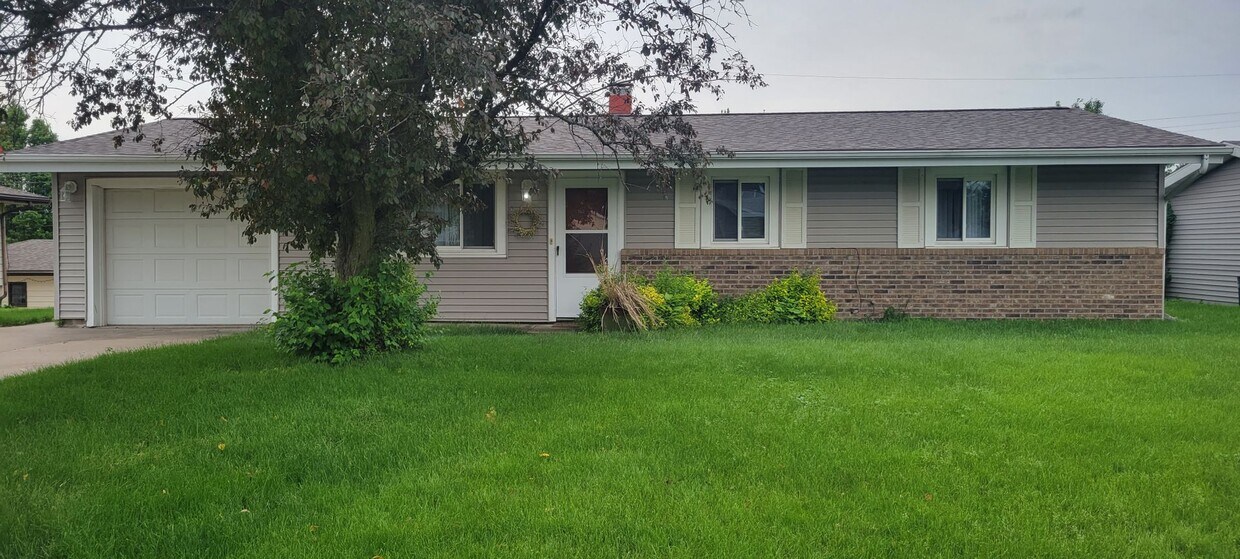 Foto principal - Available NOW! 2010 W Daytona 3 bed 2 bath...