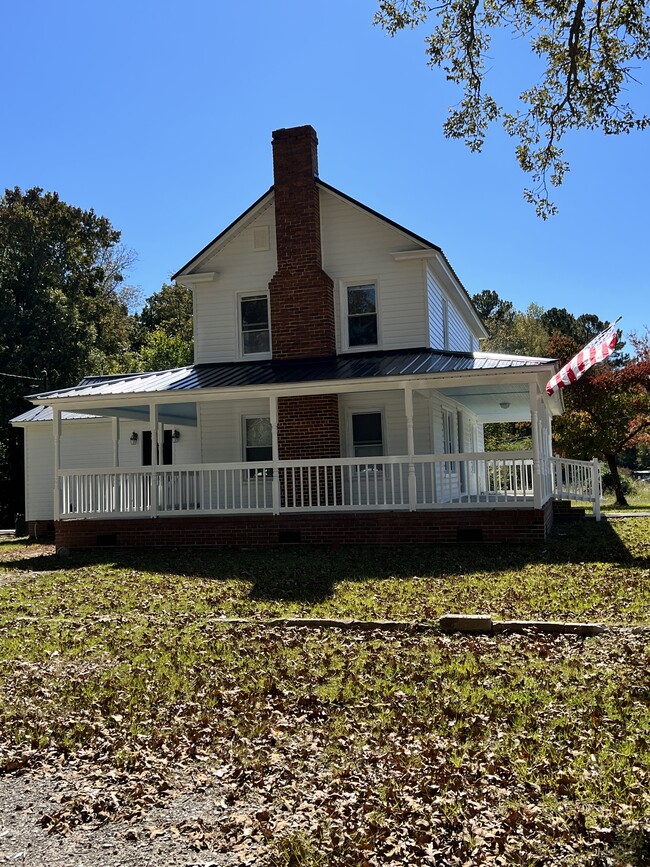 Lado de la casa - 61 Flat Swamp Rd
