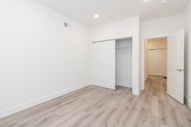 Foto del edificio - 2429 W Thompson St