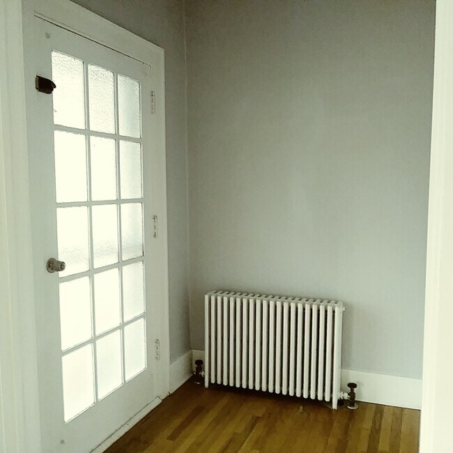 Foto del edificio - 715 E Warm Springs Ave