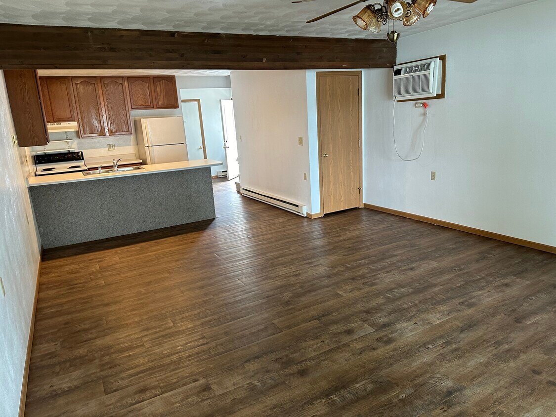 Foto principal - 1016 Lakeshore Dr