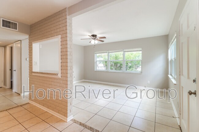 Foto del edificio - 7127 32nd Ave N