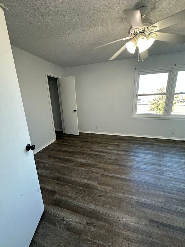 Foto del edificio - WELCOME HOME! Cute 2 Bedroom 1 Bathroom with Garage!